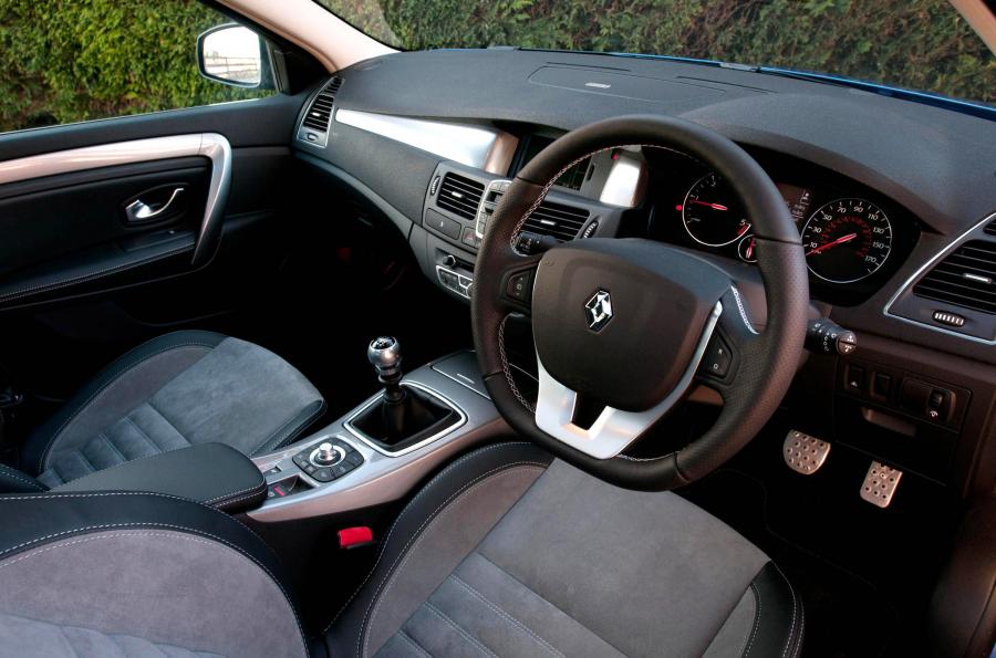 Торпедо Renault Laguna GT Line 2011 года  (UK) (фото 18 из 30)